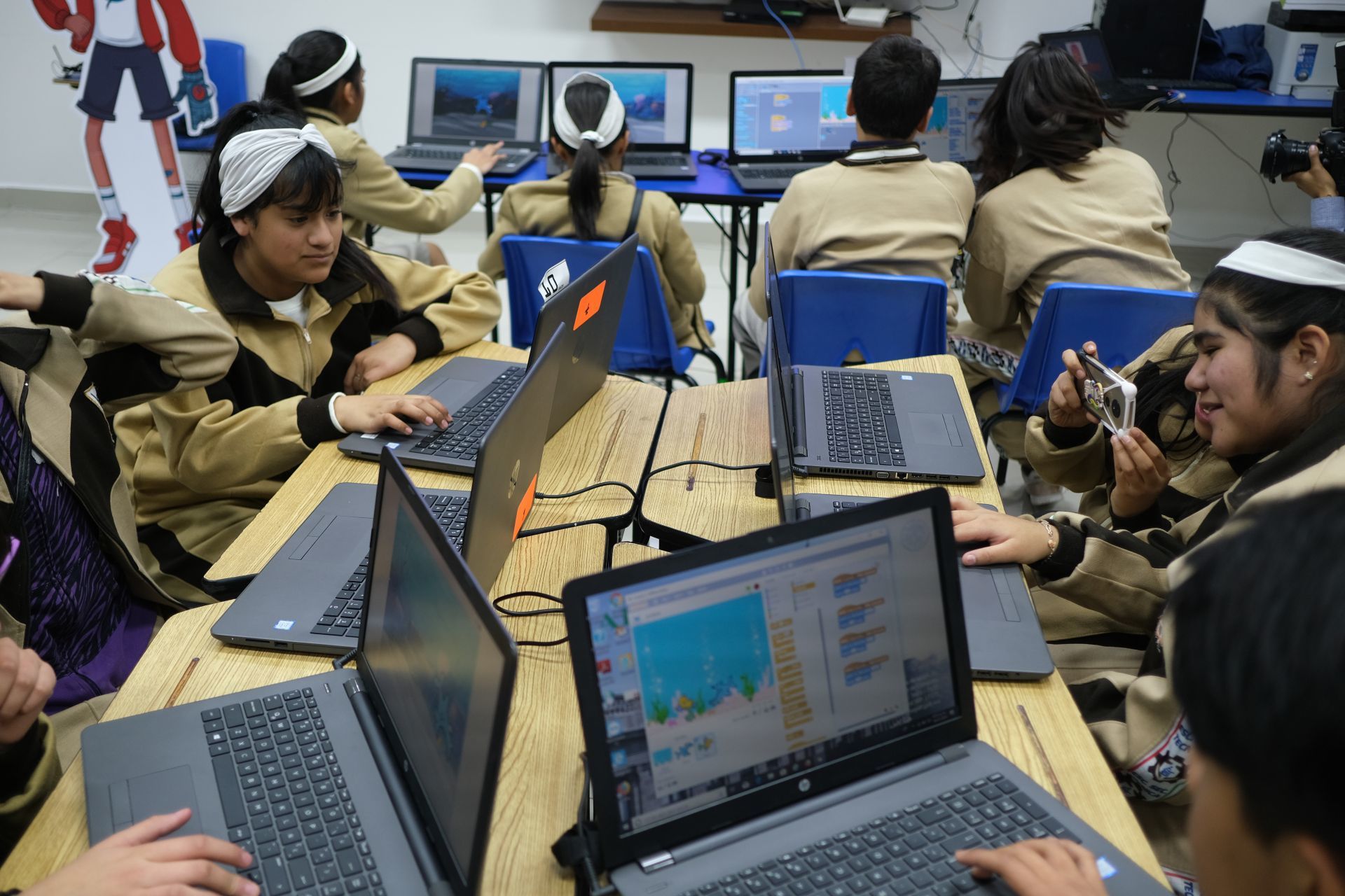 Jornada STEM con niñas organizada por la OCDE. (Archivo)