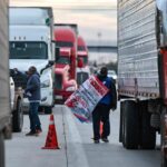 Protestas de transportistas por asaltos en carreteras.