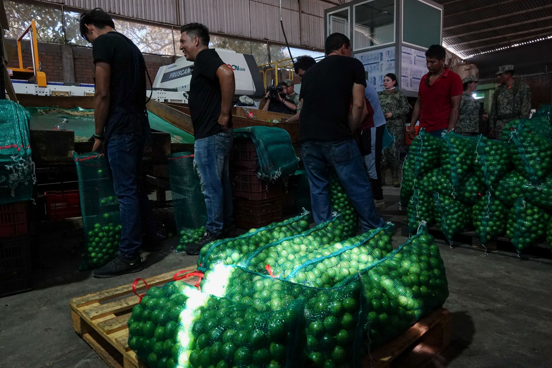 El gobernador de Michoacán Ramírez Bedlloa dice que la extorsión a limoneros lleva 30 años.