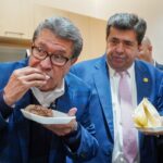Ricardo Monreal y Pedro Haces en la tamaliza del 2 de febrero.
