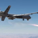 Dron MQ9 Reaper disparando un misil.