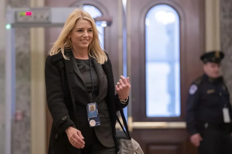 La fiscal estadounidense Pam Bondi.