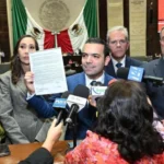 El coordinador parlamentario del Partido Acción Nacional (PAN) en la Cámara de Diputados, Elías Lixa, reveló la existencia de un contrato entre la Cámara de Diputados y Sergio Arturo Ramírez Muñoz.