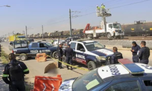 Autoridades cercaron la zona cerca del Tren Suburbano en Tultitlán.