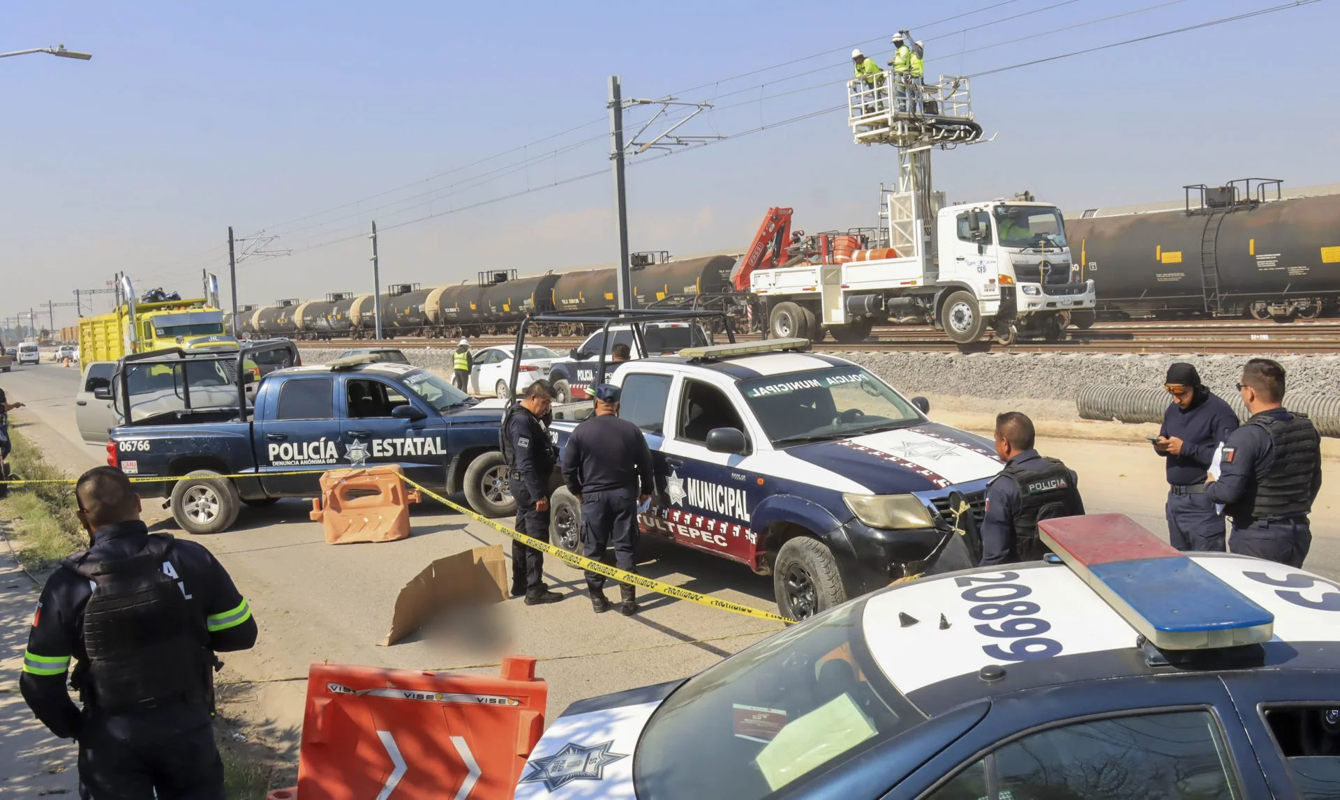 Autoridades cercaron la zona cerca del Tren Suburbano en Tultitlán.