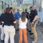 Agentes ministeriales llegaron al TecMilenio para investigar.