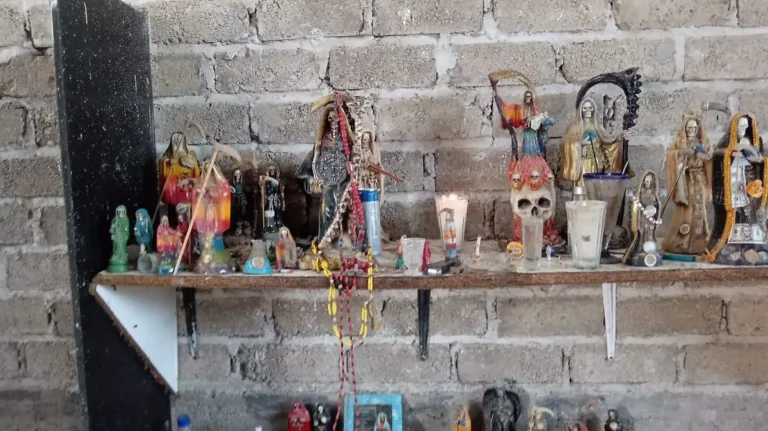 Altar a la Santa Muerte en Teuchitlán, Jalisco.