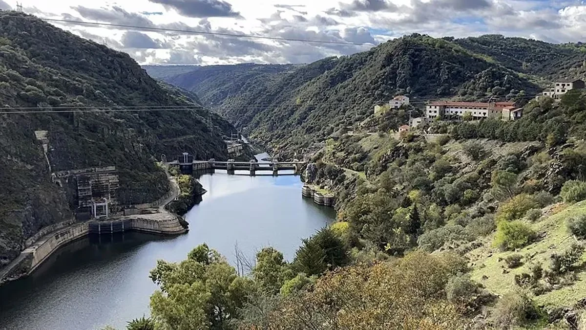 Estadounidense compra pueblo para convertirlo en lugar turístico.