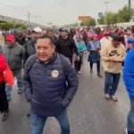 Maestros de la CNTE bloquean accesos al AICM.