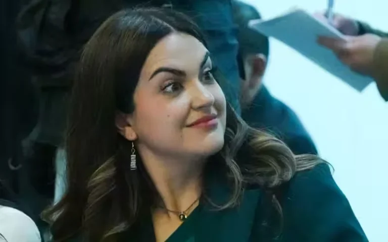 Andrea Chávez, mucha promoción, poco trabajo en el Senado.