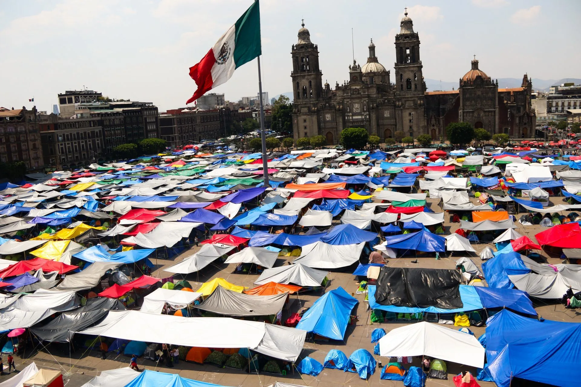 Plantón indefinido de la CNTE en el Zócalo.