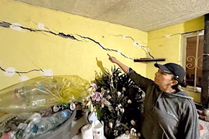 Grietas en casas de Tultepec por el Tren Suburbano.