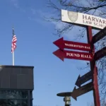 Trump prohíbe a Harvard recibir a extranjeros.