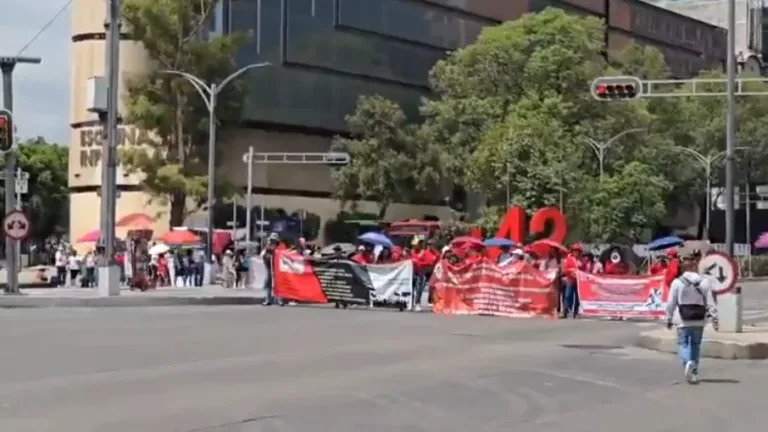 La CNTE se pone sus moños.