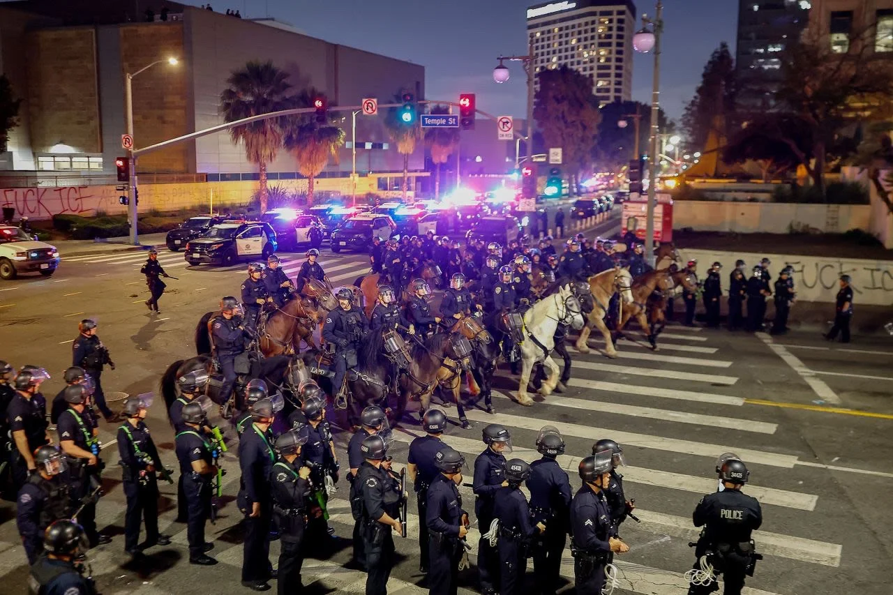 El martes arrancó el toque de queda en Los Angeles.