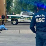 Una mujer fue asesinada en plaza comercial de Lindavista.
