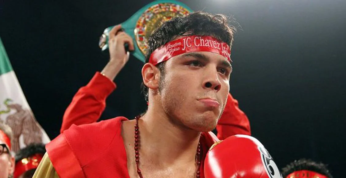 Julio César Chávez contra las cuerdas.