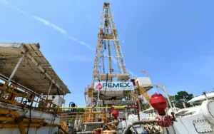 Pemex en crisis por los adeudos millonarios.