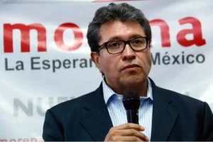 Ricardo Monreal advierte de división en Morena.