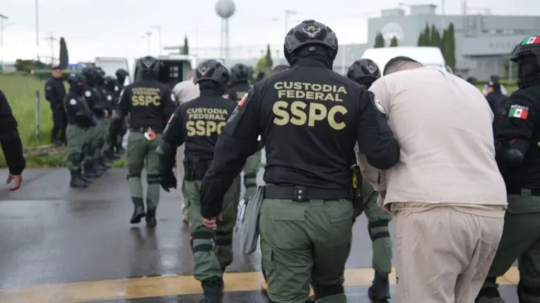 55 capos mexicanos trasladados a Estados Unidos.