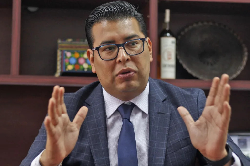 El senador Néstor Camarillo renunció al PRI: