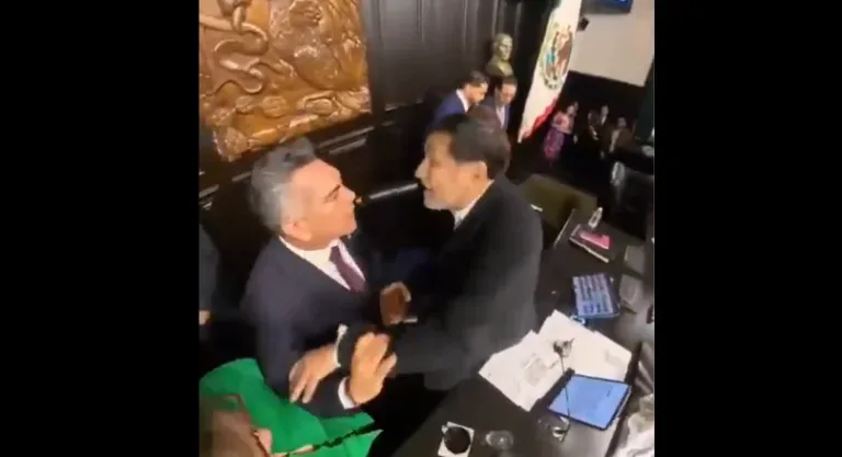 Empujones entre Alito Moreno y Fernández Noroña.