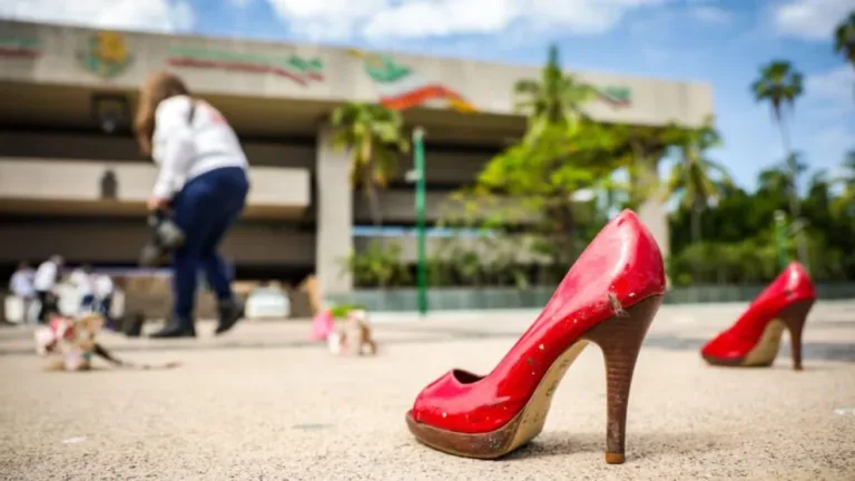 Zapatos para reordar el gran número de desaparecidos en Sinaloa.