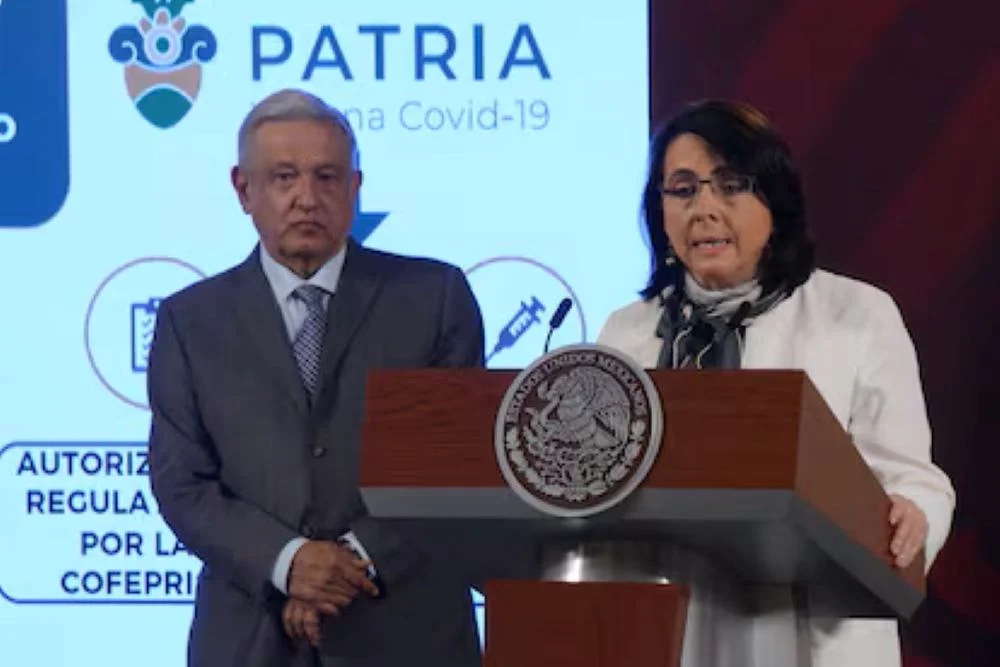 AMLO y Álvarez-Buylla anunciando la producción de la Vacuna Patria.