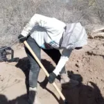 Localizan cementerio clandestino con 60 cuerpos en Sonora.