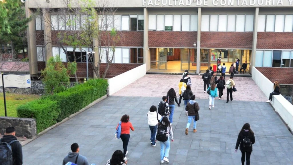 UNAM hará encuesta de salud mental entre estudiantes.