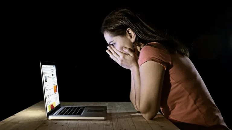 El ciberacoso sexual aumenta.