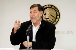 Tunden a Fernández Noroña.