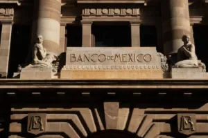 Banxico prevé gris panorama económico.