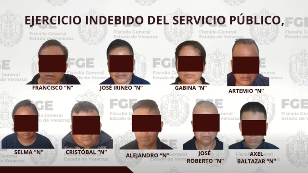Los polícías detenidos.