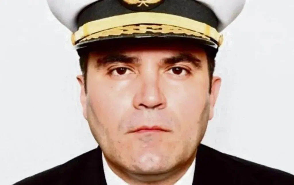 Contralmirante Fernando Farías.