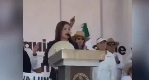 Grecias Quirzo llama a luchar contra la extorsión y la impunidad en Uruapan.