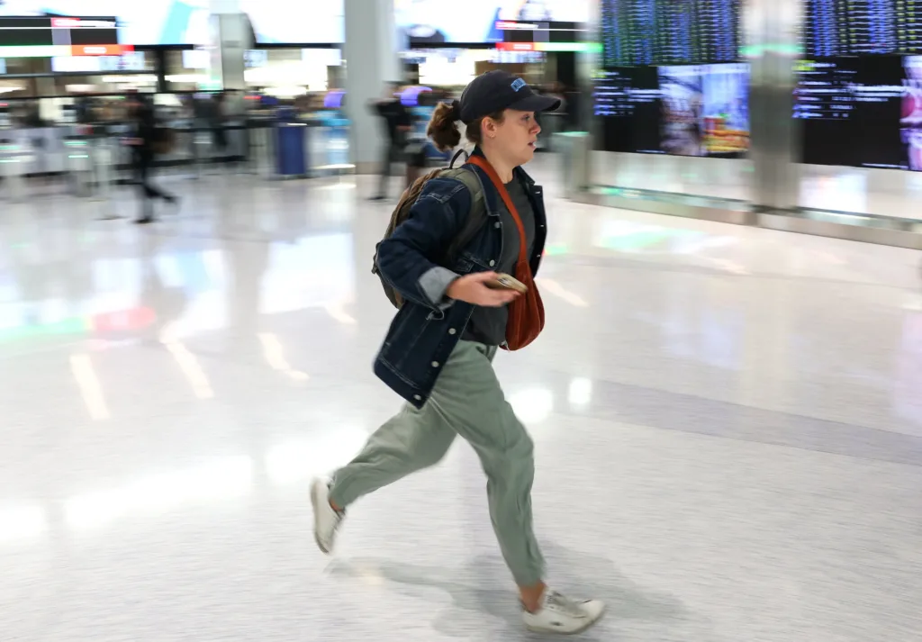 Se espera que el cierre de gobierno genere caos en aeropuertos de EU.