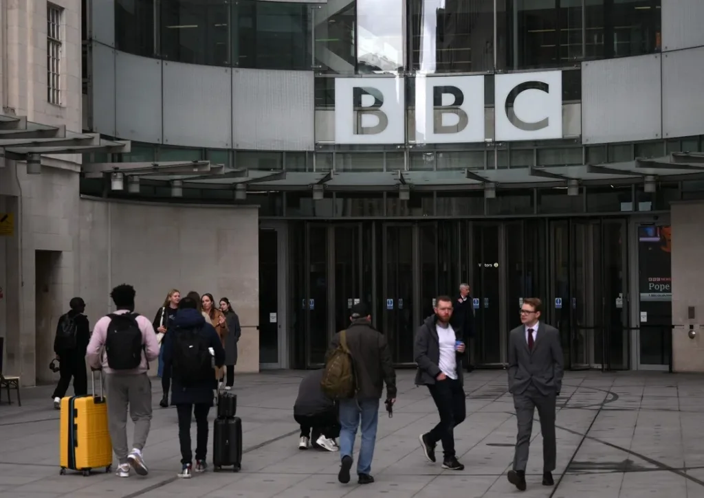 Crisis en la BBC de Londeres por reportaje sobre Trump.