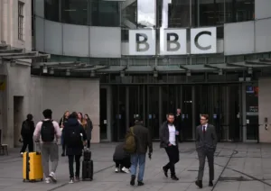 Crisis en la BBC de Londeres por reportaje sobre Trump.