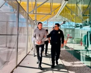 El alcalde de San Luis Río Colorado fue esposado durante la cancelación de su visa.