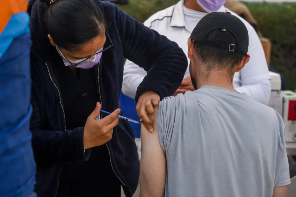 Vacunarse es prevenir la influenza.