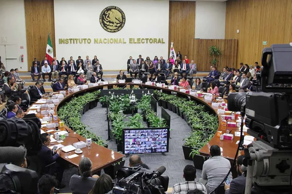 Consejeros del INE critican ineficiencia de Unidad de Transparencia.
