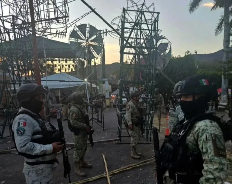 La pirotecnia hacia un homenaje a El Mencho y al CJNG.