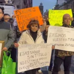 Diversos grupos de egresados de la Universidades del Bienestar reclaman títulos válidos.
