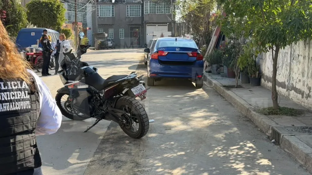 El auto involucrado en atropellamiento de motociclista.