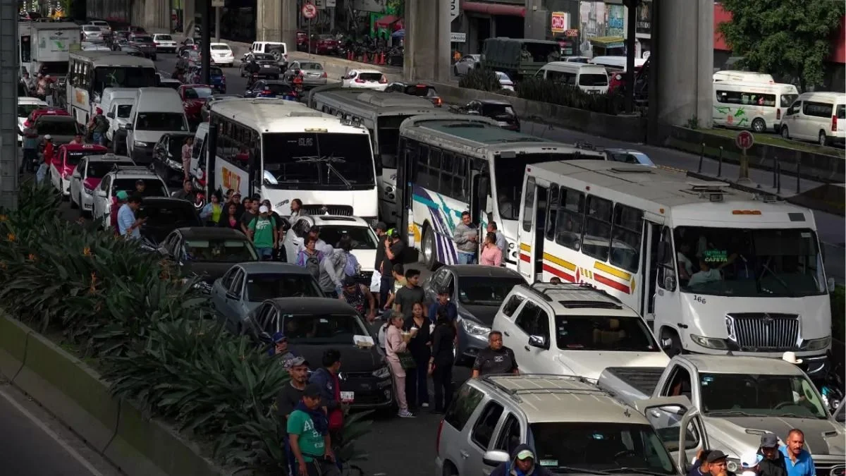 Transportistas del Edomex anuncian megabloqueo.