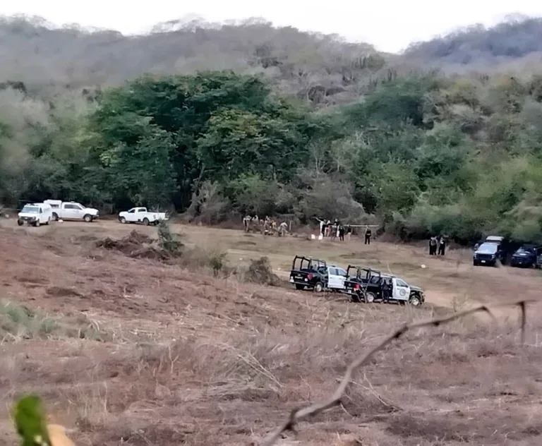 Cinco mineros fueron enontrados en una fosa de El Verde.