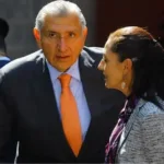 Adán Augusto López deja la coordinación de Morena en el Senado.