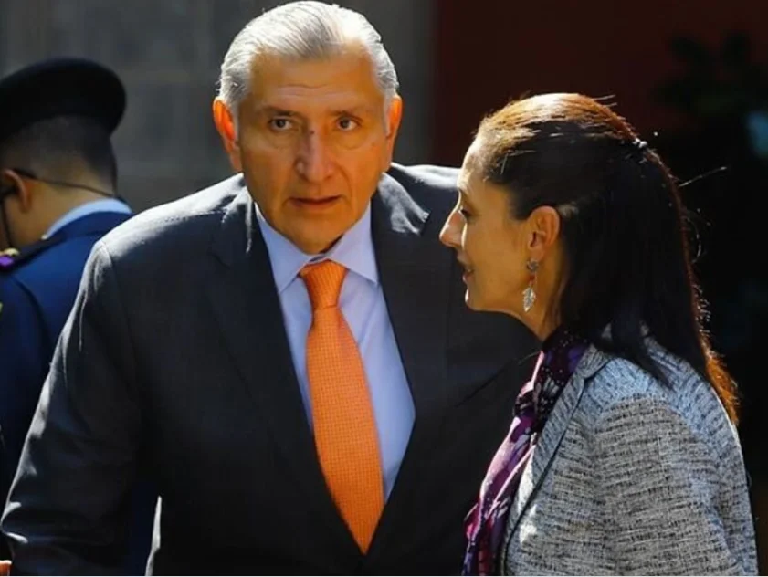 Adán Augusto López deja la coordinación de Morena en el Senado.