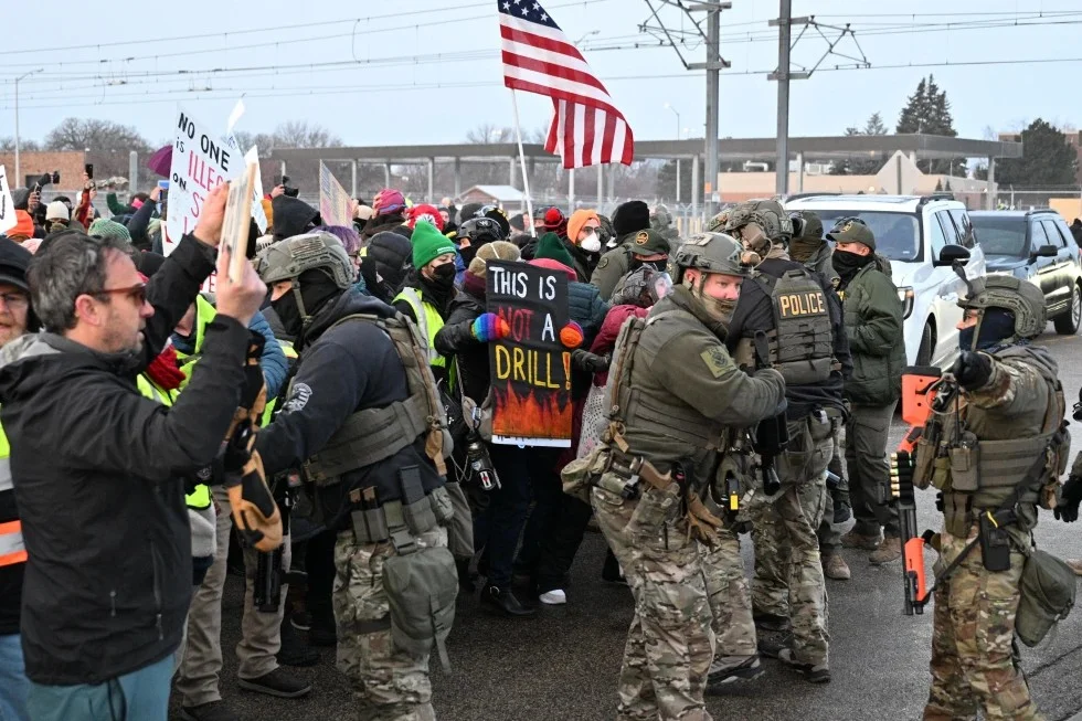 Furia en Minneapolis contra agentes del ICE.